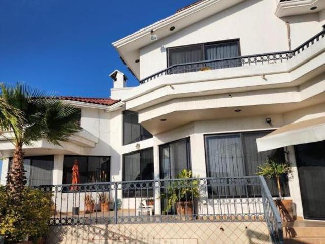 CASA EN VENTA CON INCREIBLE VISTA AL ACUEDUCTO