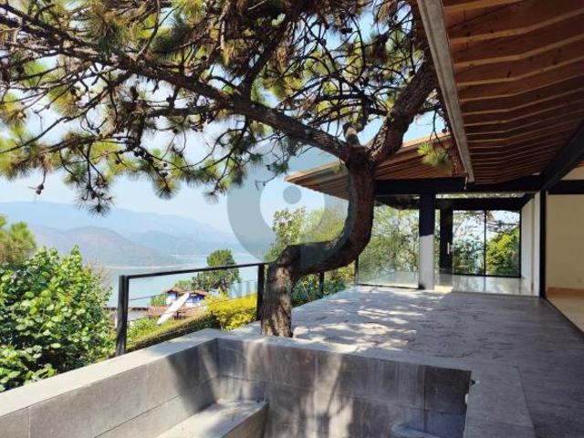 Casa en VENTA con jacuzzi y vista al lago en Valle de Bravo | Escritura pública