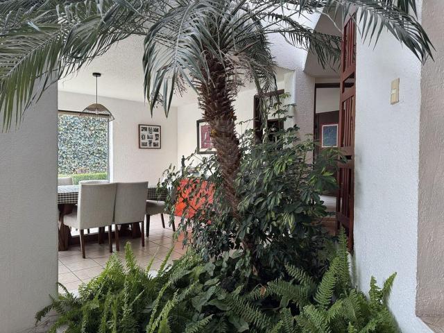 CASA EN VENTA CON JARDIN PRIVADO, AV. SAN FRANCISCO