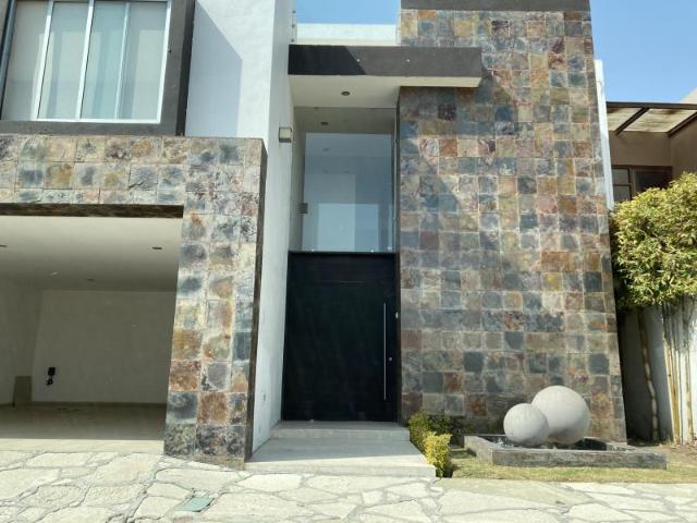 CASA EN VENTA CON JARDIN Y RECÁMARA EN PLANTA BAJA