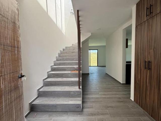 Casa en VENTA con jardin y sala de TV, Fracc. Lomas del Mediterraneo
