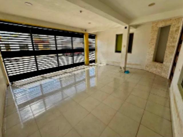 CASA EN VENTA CON LOCAL COMERCIAL, 3 RECAMARAS Y COCHERA, LOS HEROES, M?RIDA
