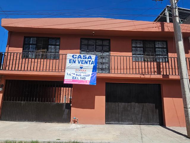 CASA EN VENTA CON LOCAL COMERCIAL CERCA DEL CENTRO