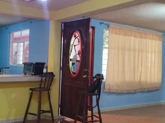 Casa en venta con local comercial en Chalco, ideal para dos familias
