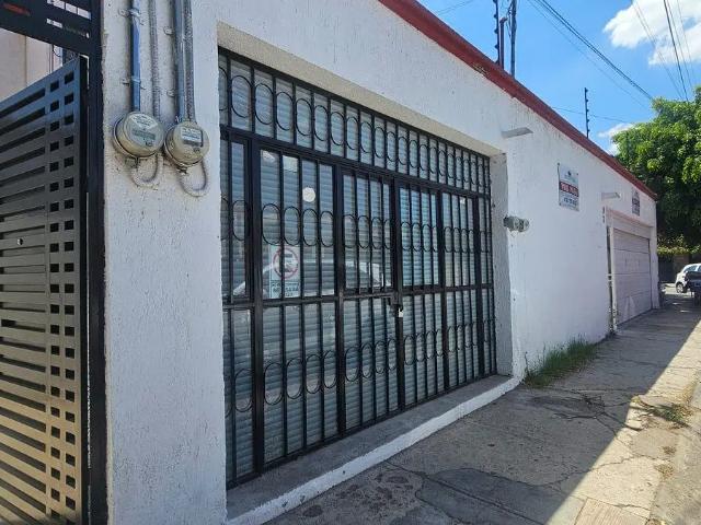 Casa en Venta con Local Comercial Los Virreyes, Querétaro