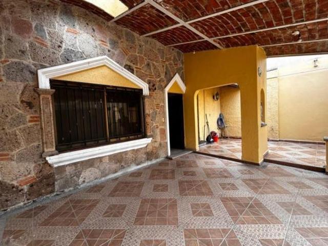 CASA EN VENTA CON LOCAL EN COLONIA MIGUEL HIDALGO, ZAPOPAN