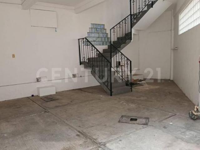 CASA EN VENTA CON LOCALES COMERCIALES