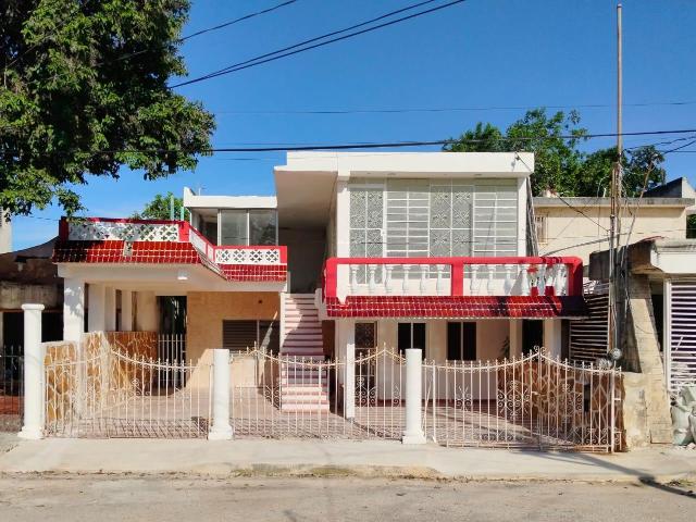 CASA EN VENTA 7 CUARTOS, ALBERCA CON MUCHAS POSIBILIDADES MERIDA, JESUS CARRANZA AVC 2338