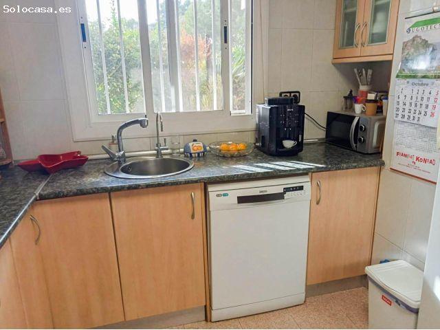 CASA EN VENTA CON OCHO HABITACIONES Y PARCELA DE 926 M² CON HUERTO, PISCINA Y AMPLIAS TERRAZAS A DIE