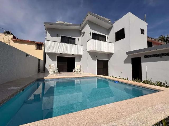 CASA EN VENTA CON PANELES EN GONZALO GUERRERO MÉRIDA