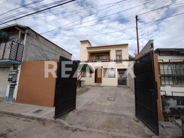 Casa en venta con patio amplio Col. Guaycura 4