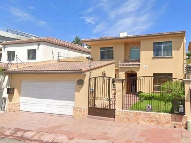 CASA EN VENTA CON PATIO PRIVADO IDEAL PARA REUNIONES FAMILIARES Y SOCIALES CERCA DE FRONTERA!