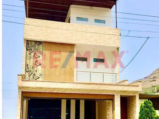 Casa En Venta Con Piscina En Mirasol De Huampani