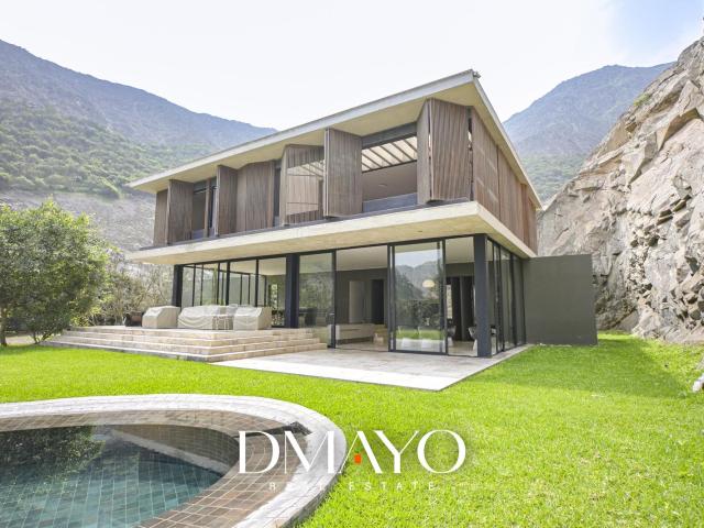 Casa en venta con piscina privada en la Quebrada, Cieneguilla