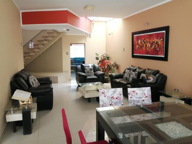 Casa en venta con piscina – urb. Miraflores castilla piura