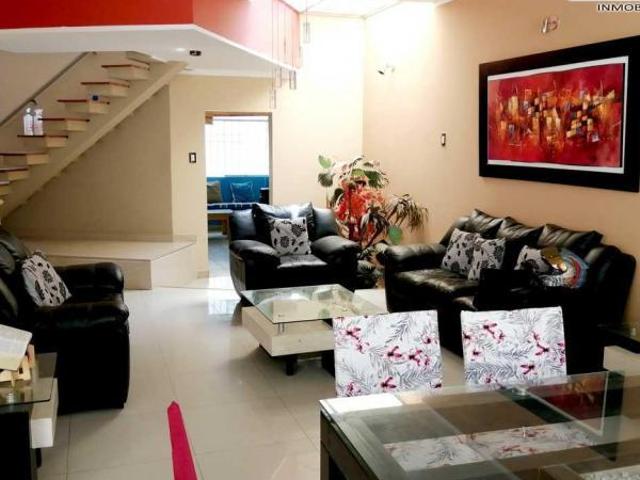 Casa en venta con piscina – urb. Miraflores castilla piura