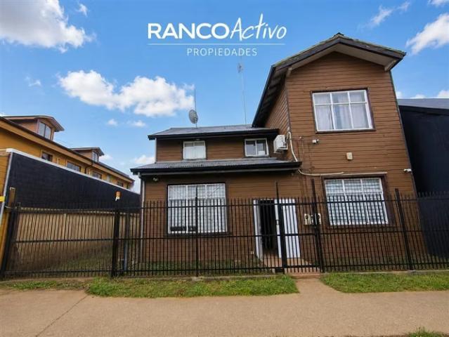 Casa en venta con potencial comercial en Valdivia 5D 2B | 5 dormitorios por 290000. 00 en Valdivia