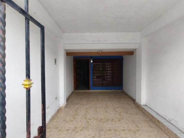 CASA EN VENTA CON PROYECTO CENTRO CENTENARIO Y ERMITA AVC 2868