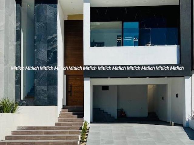 Casa en venta con rec?mara en planta baja Bosque Real $7,900,000