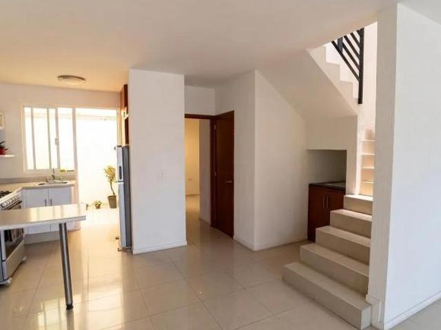 Casa en venta con recámara y baño en planta baja en Jardines del Valle, Zapopan