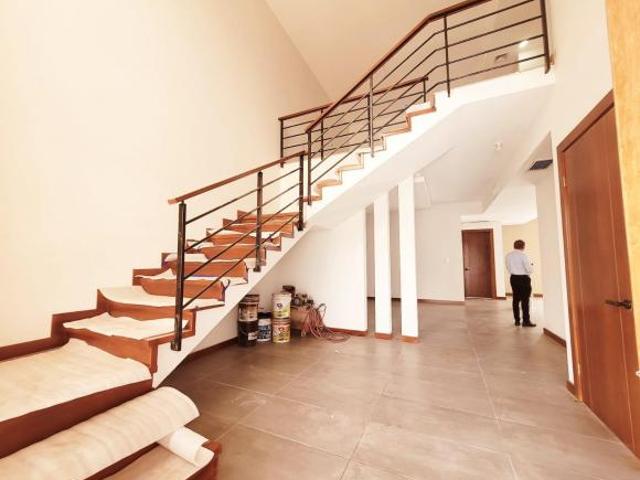 CASA EN VENTA CON RECÁMARA EN PLANTA BAJA EN BOSQUES DEL V. 4 $6.55 MILL 4 REC