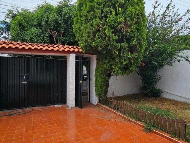 Casa en venta con recámara en planta baja, en Quintas del Marques, Querétaro
