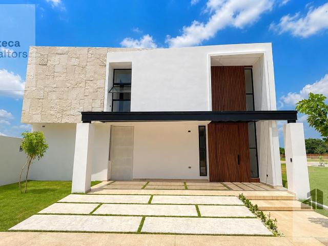 Casa en venta con recamara en planta baja, Residencial Haciendas