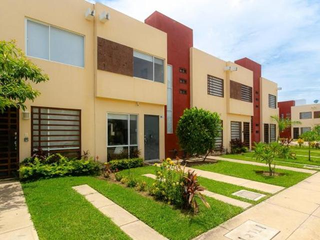 Casa en venta, Cond. Puerta al Sol, Plan de los Amates. Acapulco, Guerrero