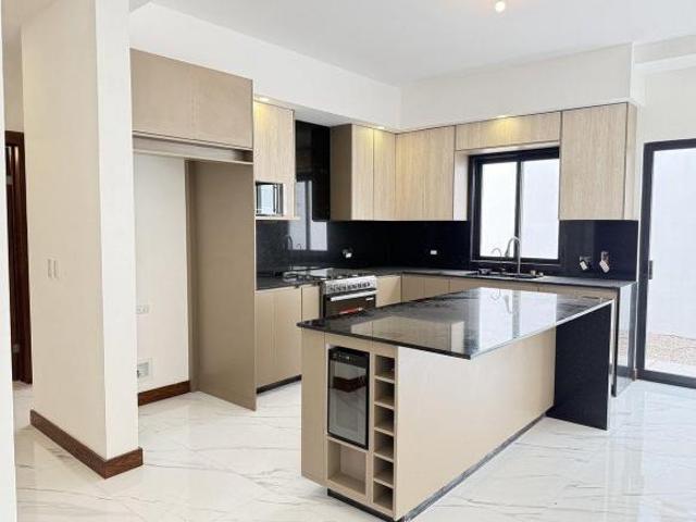 CASA EN VENTA CONDESA REJON CON ROOF TOP FRENTE A PARQUE ZONA RELIZ