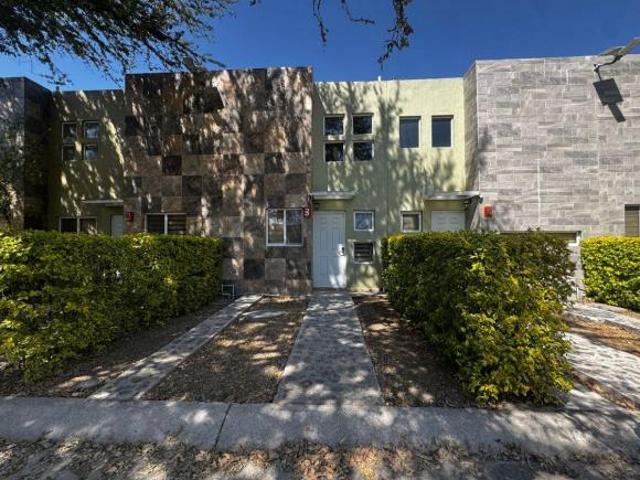 Tu casa ideal a 2 minutos del Aeropuerto: 2 recámaras, 80 m² en una privada en San José del Quince