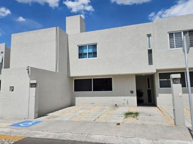 CASA EN VENTA ATRAS DEL CARLS JR DE CONSTITUYENTES