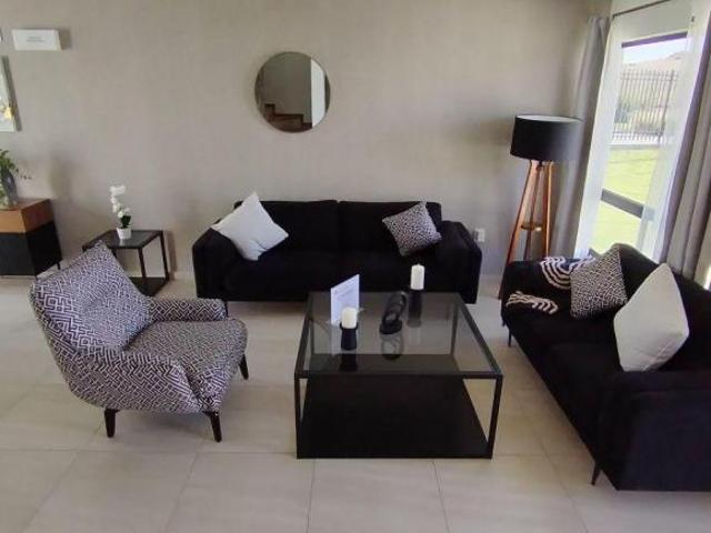 CASA EN VENTA EN CORREGIDORA CERCA DE TEJEDA Y CANDILES