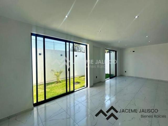 CASA EN VENTA COTO LEVANA RESIDENCIAL JOCOTÁN ZONA CHIVAS VERDE VALLE RINCONADA DEL BOSQUE