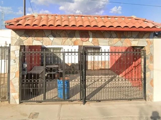 !Casa En Venta De Adjudicación Bancaria Ubicada En Calle El Mayab 401, Tecate, Baja California!