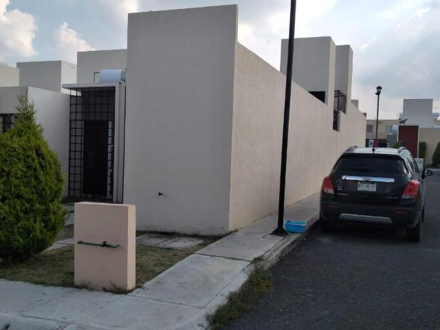 CASA EN VENTA DE CITARA HUEHUETOCA. $690,000 c/PORT?N EL?CTRICO D 74 MTS