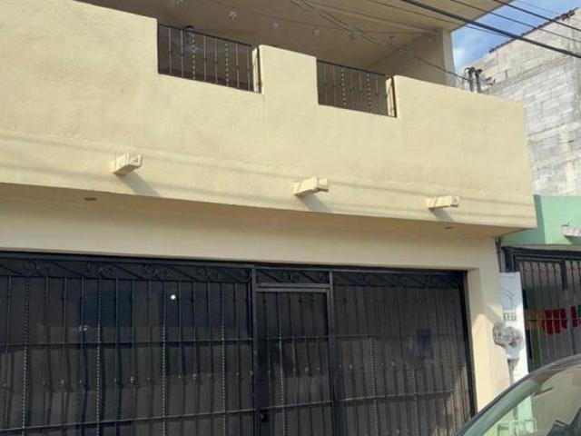 CASA EN VENTA DE DOS PISOS EN FUENTES DE SAN MIGUEL