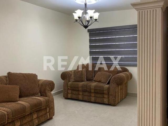 Casa en venta de dos plantas en Fraccionamiento Perisur de Hermosillo, Sonora