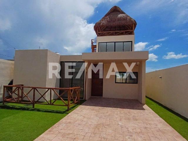 Casa en venta de playa amueblada a 2 cuadras del mar, Chicxulub Puerto