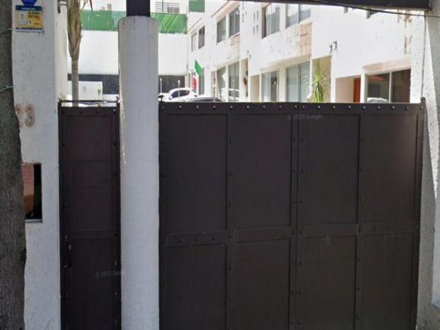Casa En Venta De Recuperación Bancaria. En Tlalpan, México Ayrt
