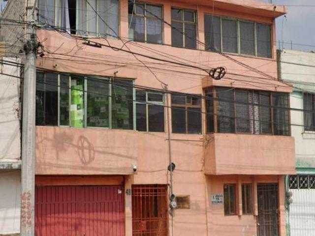 Casa En Venta De Recuperación Bancaria En Nezahualcóyotl, México Ayrt