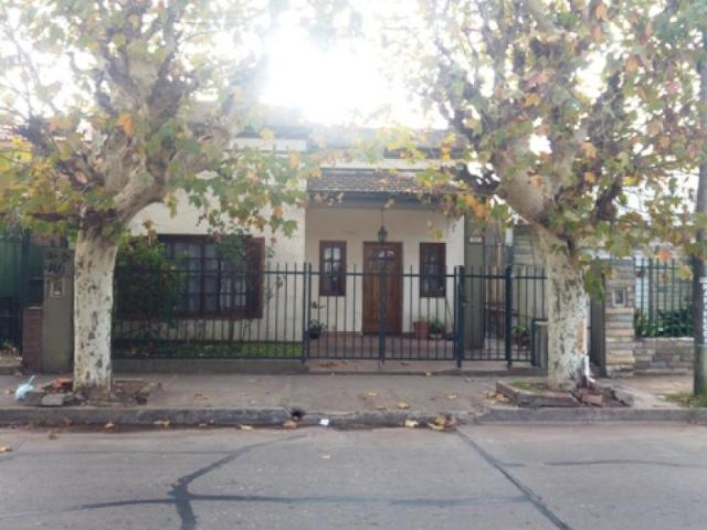 Casa en venta de tres ambientes en Haedo Sur en Inmomap