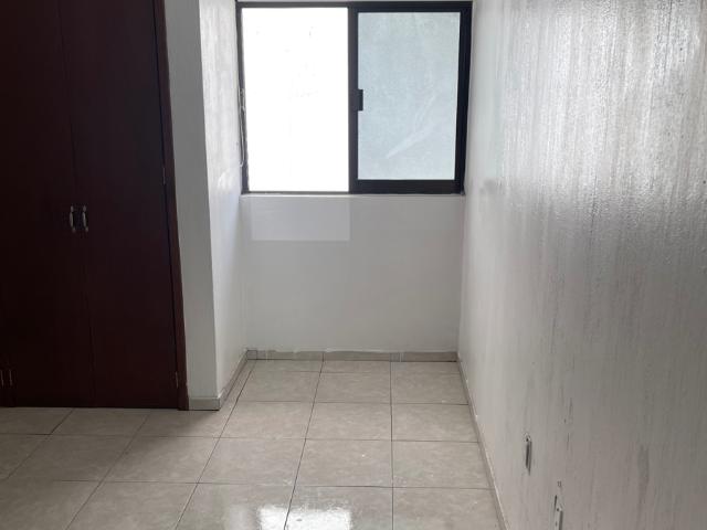Casa en Venta de tres niveles en Camino Real, Zapopan