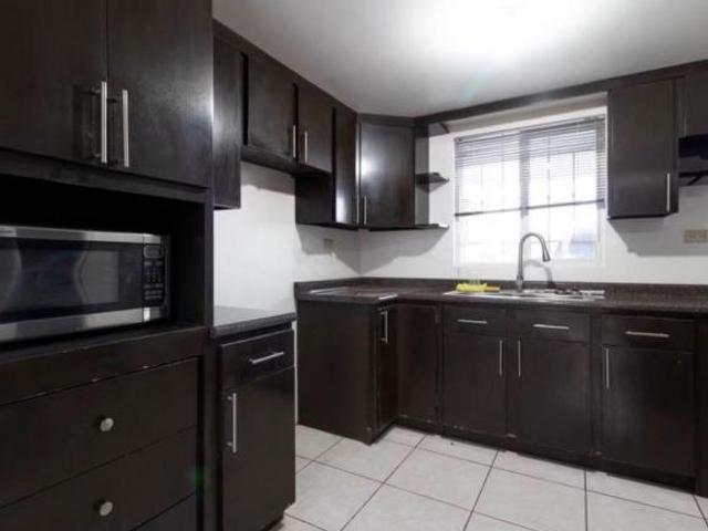 CASA EN VENTA DE TRES RECÁMARAS EN FRACC PRIVADO ZONA LA SARZANA Y VALLE DEL SOL CD JUÁREZ CHIH