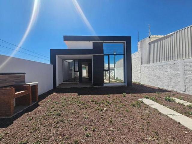 CASA EN VENTA DE UN NIVEL CON AMPLIO TERRENO EN TEQUISQUIAPAN