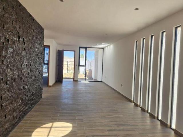 CASA EN VENTA DE UN NIVEL CON AMPLIO TERRENO EN TEQUISQUIAPAN