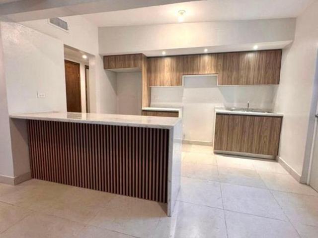 Casa en venta de un piso, renovada por completo, excelente ubicación