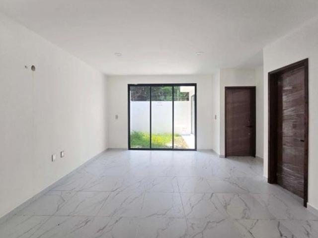 Casa en VENTA de un piso y 2 recámaras en Lomas de la Rioja