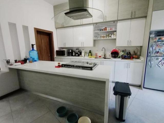 CASA EN VENTA DE UN PISO Y TRES RECÁMARAS FRACC PRIVADO EN VALLE DEL SOL SENDERO CD JUÁREZ CHIH