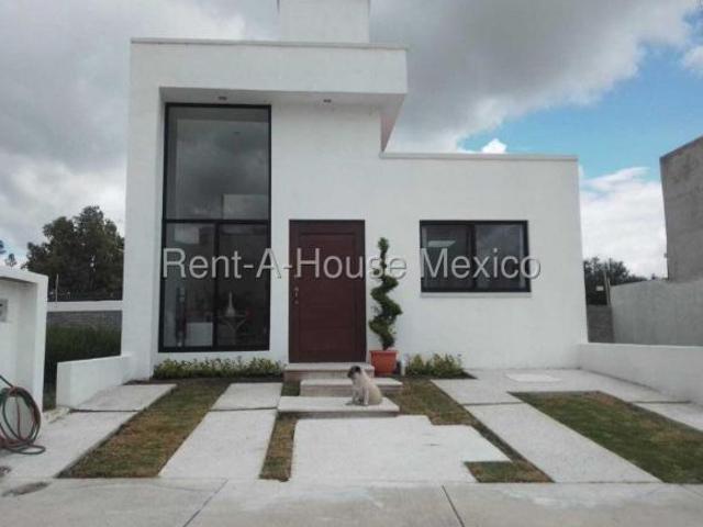 Casa en venta de una planta con amenidades premium y cocina personalizada