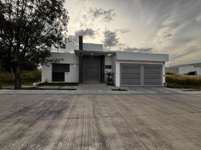CASA EN VENTA DE UNA PLANTA EN CA?ADA DEL REFUGIO SUR LE?N GTO